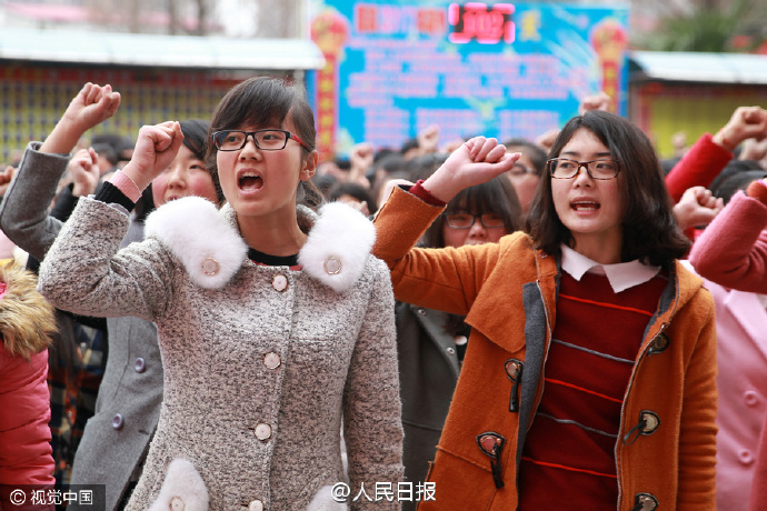 河南高考誓師大會 “我要上一本！我要上北大！”