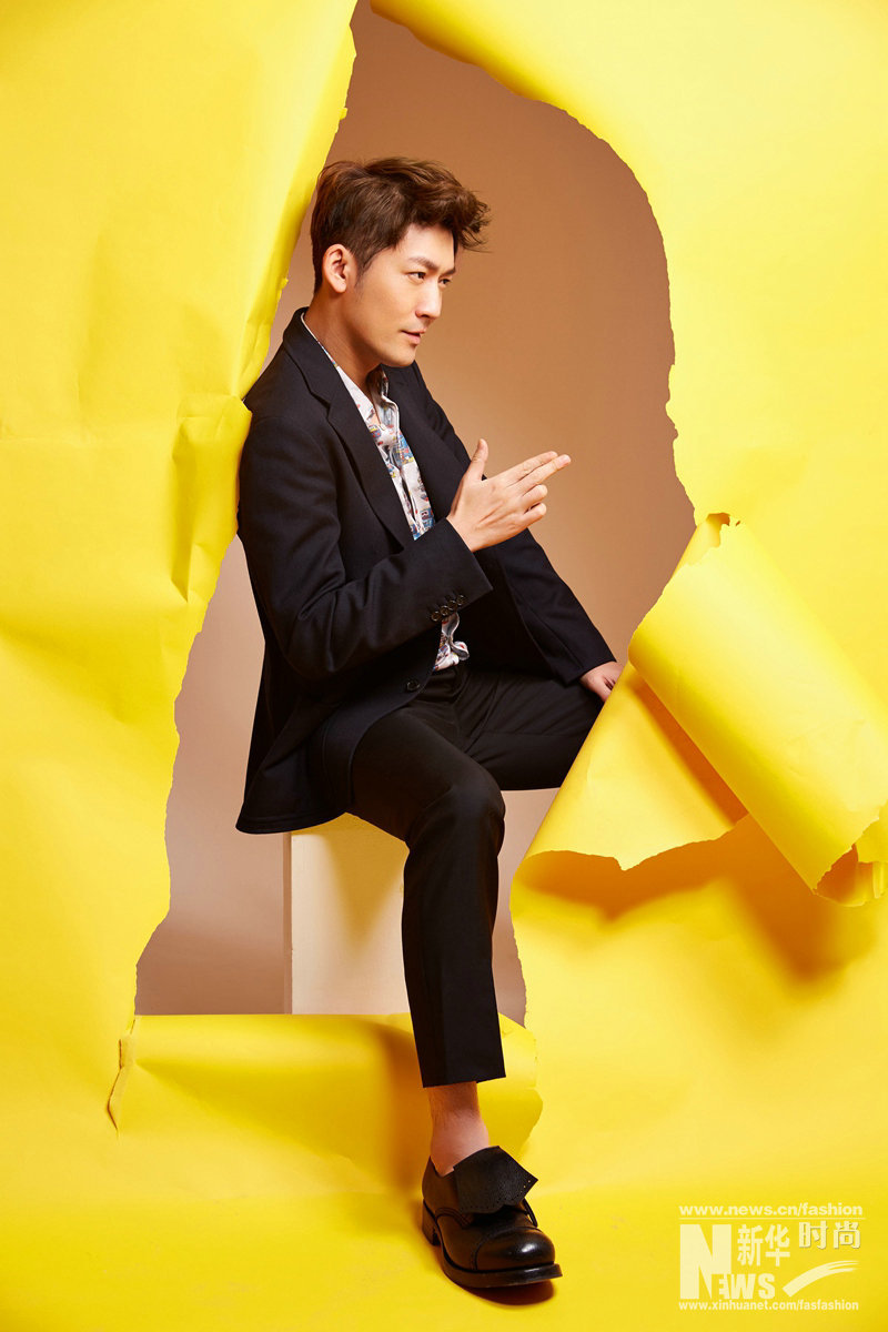 張博時(shí)尚大片曝光 早春穿搭散發(fā)型男魅力