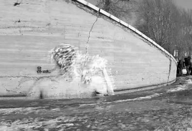 大橋現(xiàn)美女出浴圖 公園:美觀但不合規(guī)定