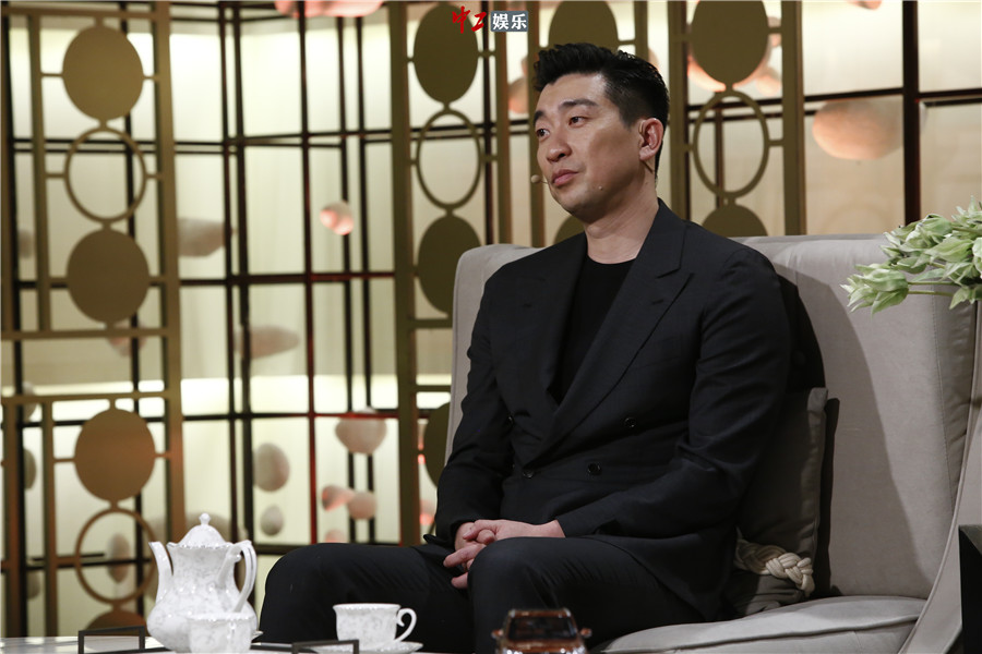 徐靜蕾王千源走進《朗讀者》 茅盾文學獎得主談與兒子的故事