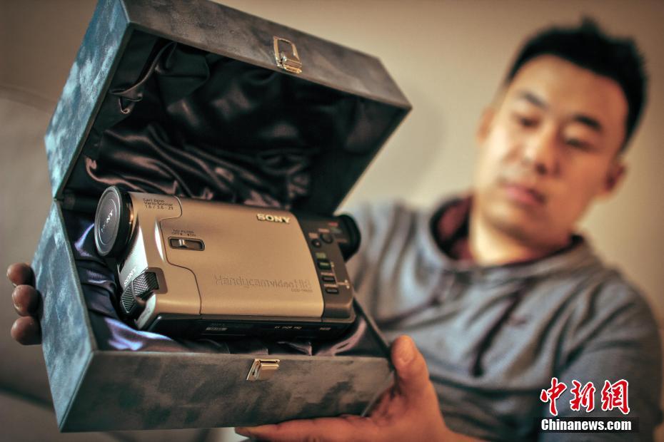 天津80后小伙收藏百余臺經典攝像機（組圖）