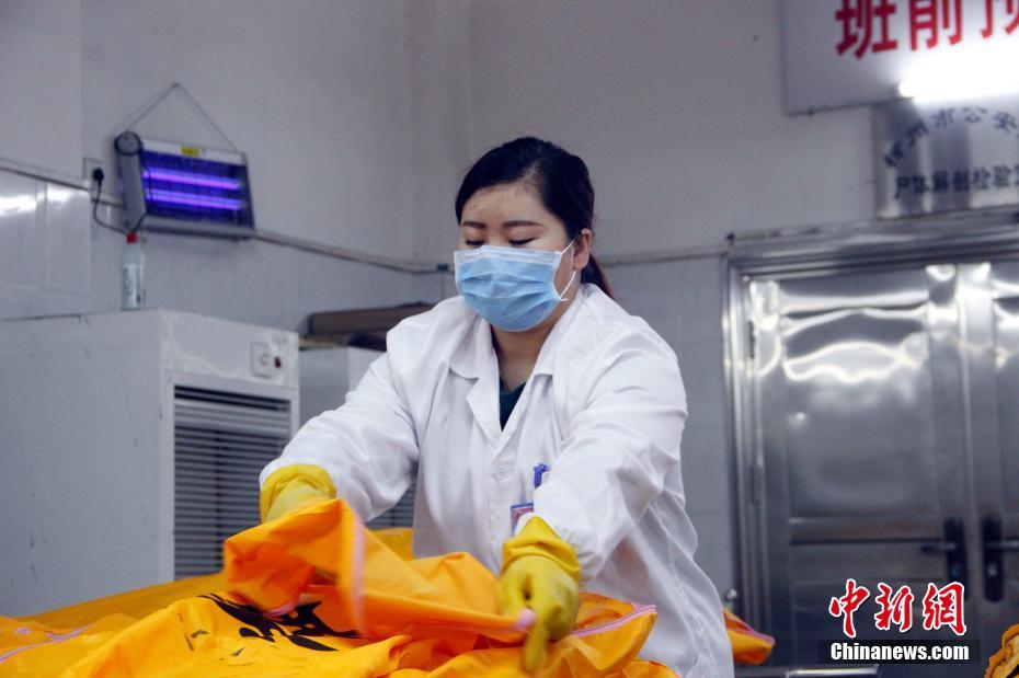 探訪廣西90后女遺體化妝師 堅(jiān)守五年護(hù)送逝者最后一程（組圖）