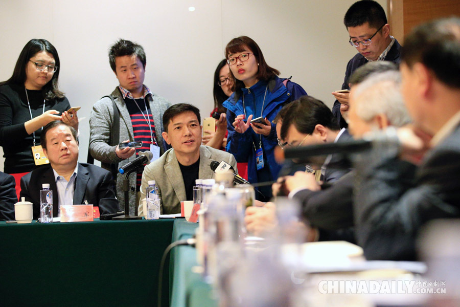 政協委員李彥宏參加全國政協工商聯界別小組討論