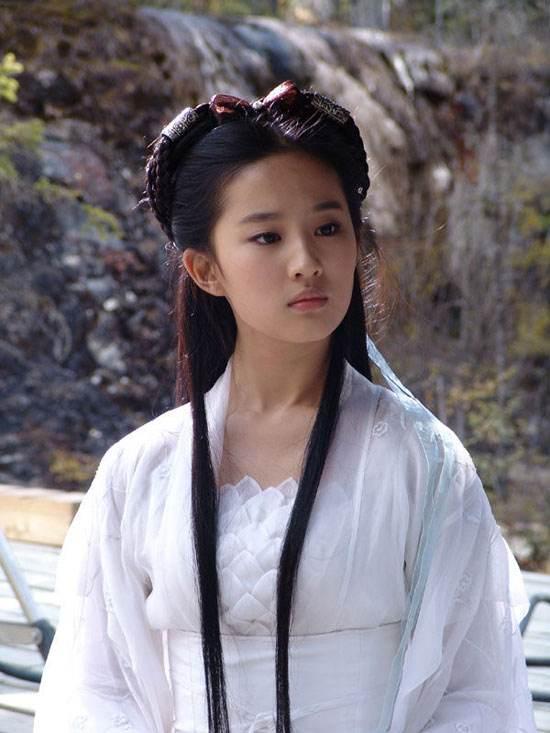 她是最美校花顏值力壓奶茶妹妹 因參加何炅的節(jié)目形象崩塌