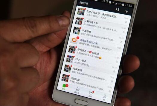 父親為尋找女兒成網(wǎng)約車司機，希望女兒坐上他的車（圖）