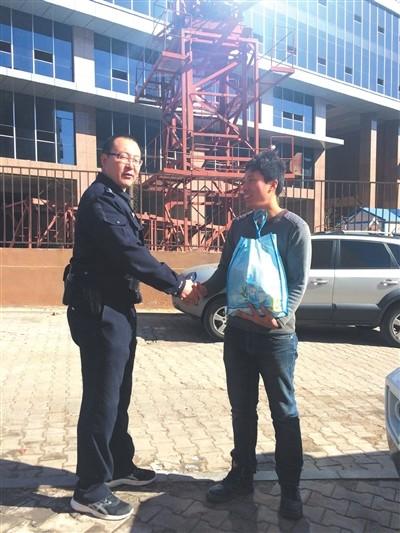 心真大！男子錯將17萬現(xiàn)金當(dāng)垃圾丟掉