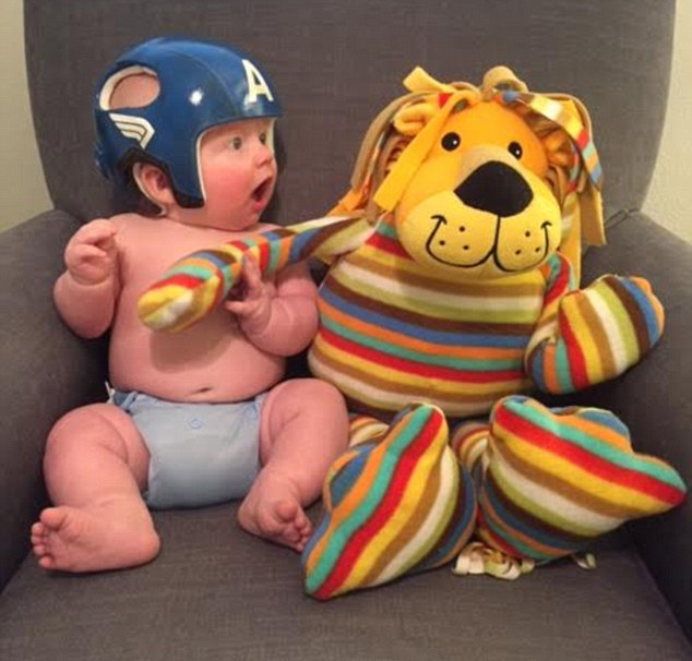 贊！美老嫗妙手繪醫(yī)療帽精美如藝術(shù)品