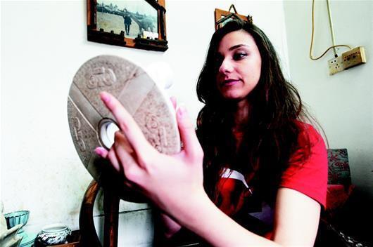 美女留學(xué)生來(lái)中國(guó)學(xué)武術(shù) 課外做主播