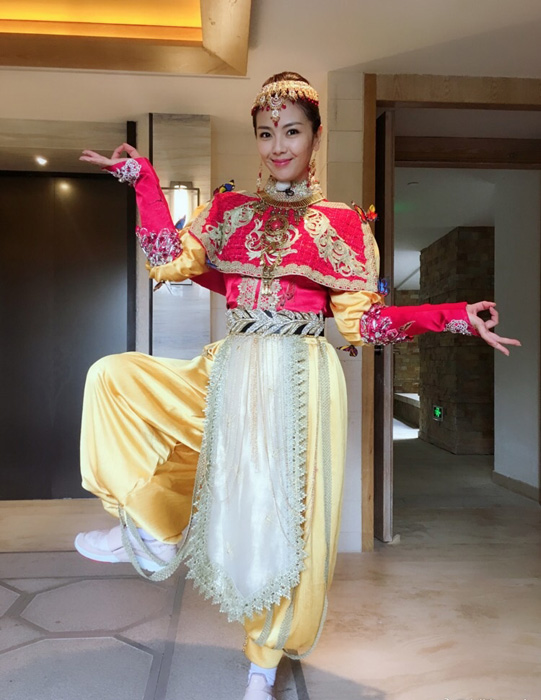 劉濤秒變穆沙公主 網(wǎng)友：濤姐要多吃點(diǎn)！