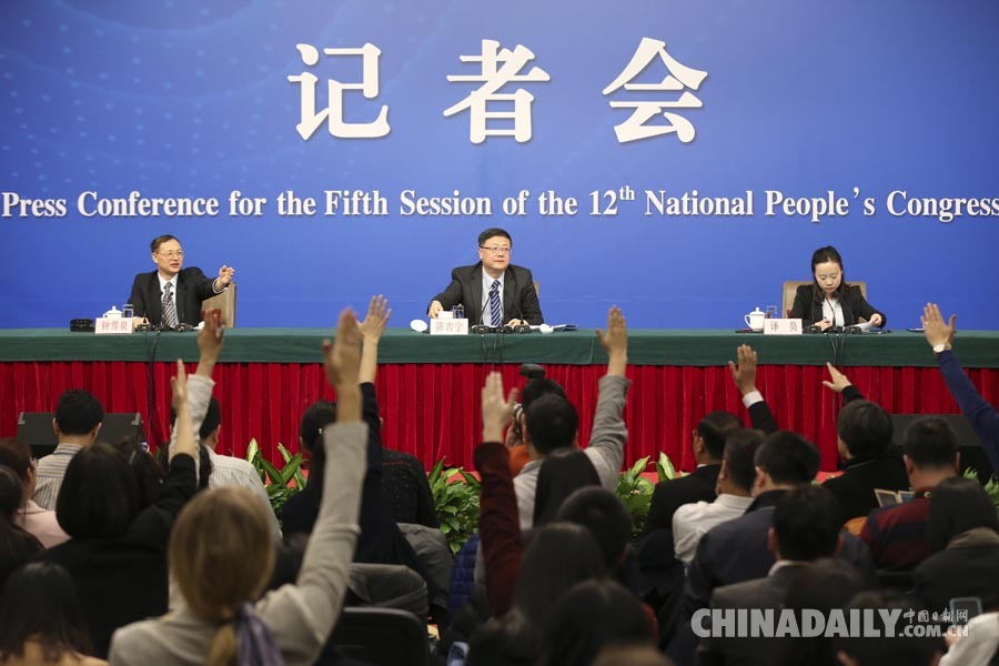 環(huán)保部部長(zhǎng)陳吉寧就“加強(qiáng)生態(tài)環(huán)境保護(hù)”答記者問(wèn)