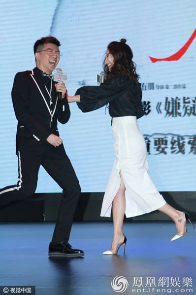 林心如產(chǎn)后與蘇有朋再合體 捂嘴甜笑婚戒超搶鏡