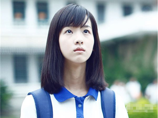 “第一校花”笑和不笑兩個(gè)樣 根本就是兩個(gè)人??！