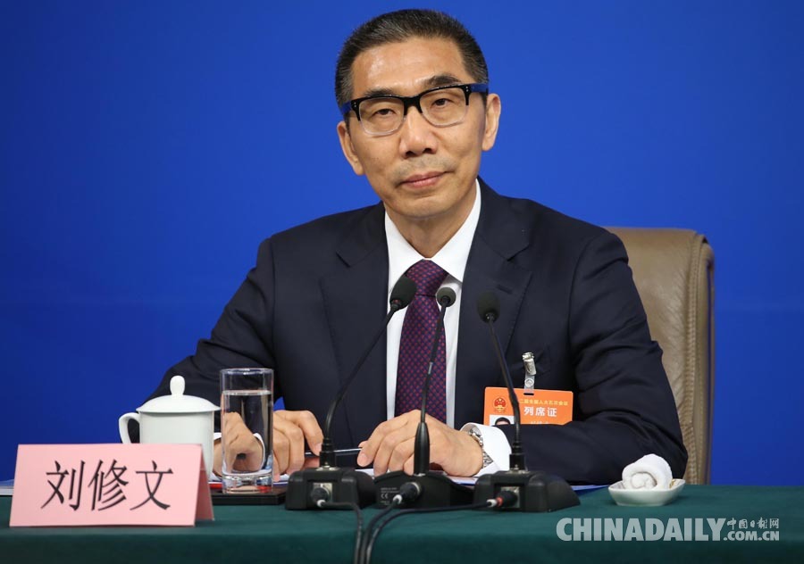 全國(guó)人大教科文衛(wèi)委主任委員柳斌杰等就“人大監(jiān)督工作”答記者問(wèn)