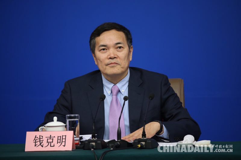 商務部部長鐘山就“改革開放調結構 創新驅動促發展”答記者問