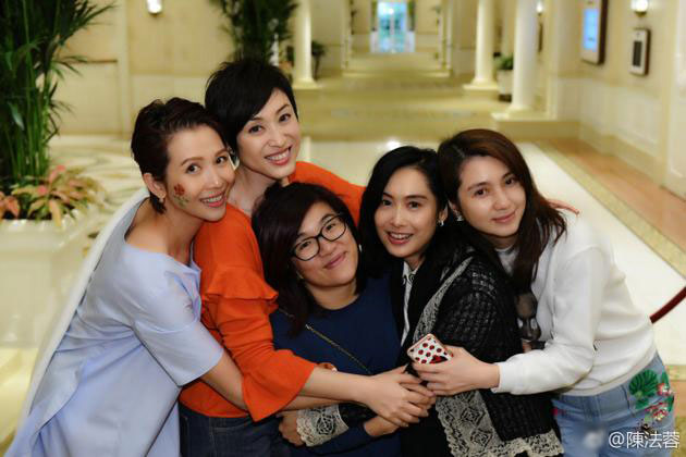 洪欣朱茵蔡少芬陳法蓉相擁合影 網友：一群天仙！