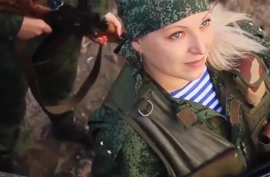 俄媒曝光美女坦克部隊 顏值與戰斗力成正比