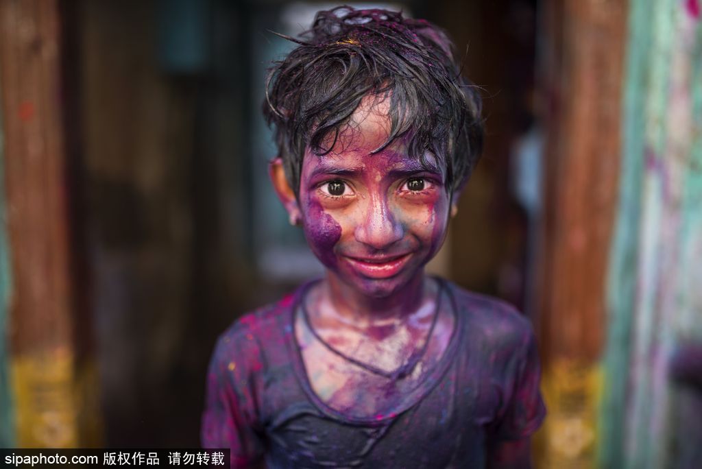 最多彩的笑臉 記錄印度金奈胡里節兒童肖像