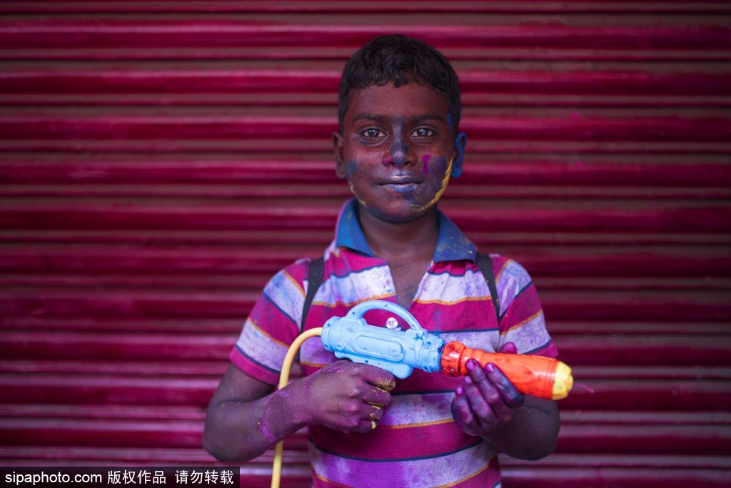 最多彩的笑臉 記錄印度金奈胡里節兒童肖像