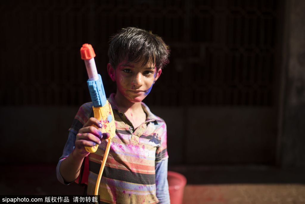 最多彩的笑臉 記錄印度金奈胡里節兒童肖像