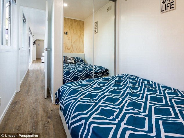 女子癡迷小空間生活 用集裝箱打造夢(mèng)幻小屋（組圖）