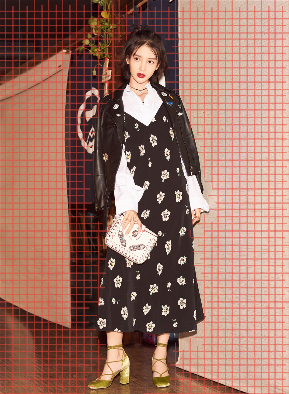 鬼馬金晨英倫復古look秀長腿帶你一起喚醒女王范