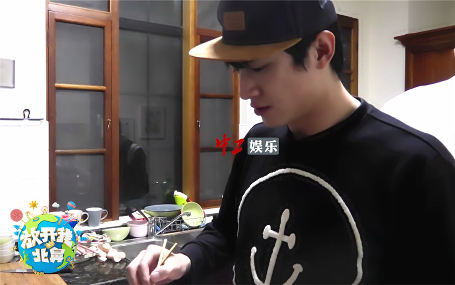 靠饅頭翻身？《北鼻2》廚神林更新為哄娃也是拼了！