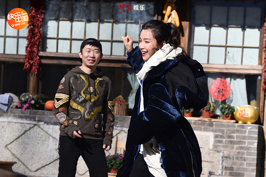 《向往的生活》李冰冰何炅鄉村尬舞活力十足 楊迪上場畫風跑偏