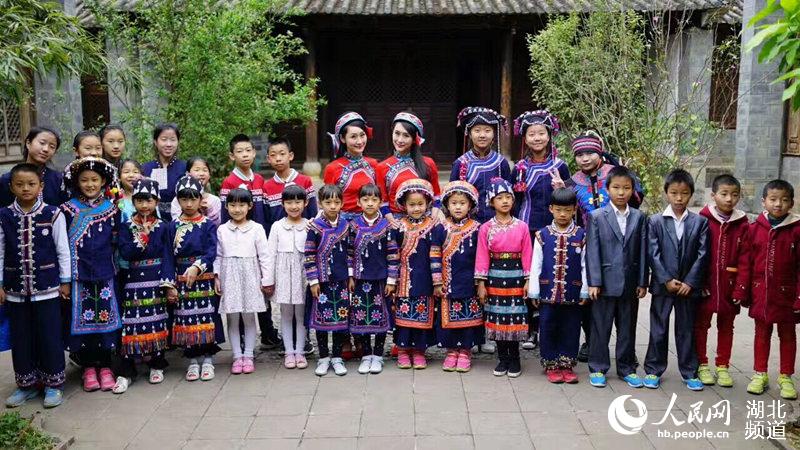 武漢雙胞胎教師被選為國際雙胞胎節形象代言人