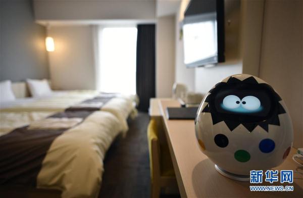 恐龍機器人是服務(wù)員！ 日本現(xiàn)“奇異賓館”（組圖）