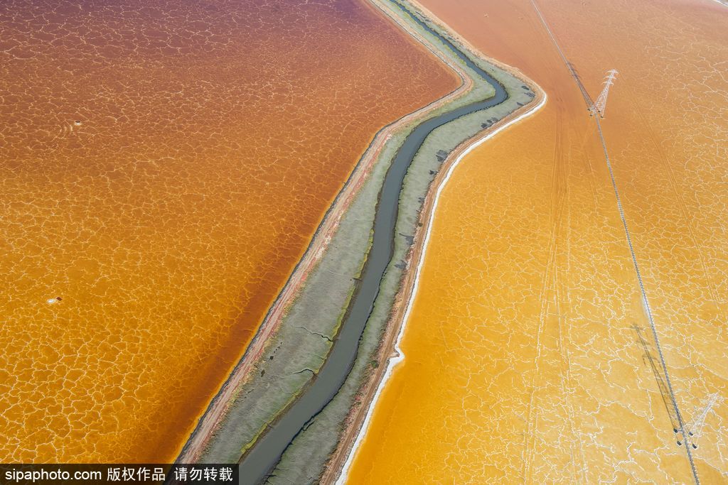 這才是上帝的調(diào)色盤！航拍美國(guó)鹽蒸發(fā)池色彩繽紛