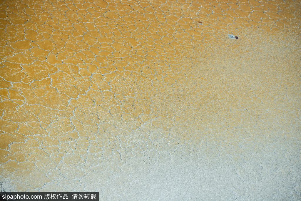 這才是上帝的調(diào)色盤！航拍美國鹽蒸發(fā)池色彩繽紛