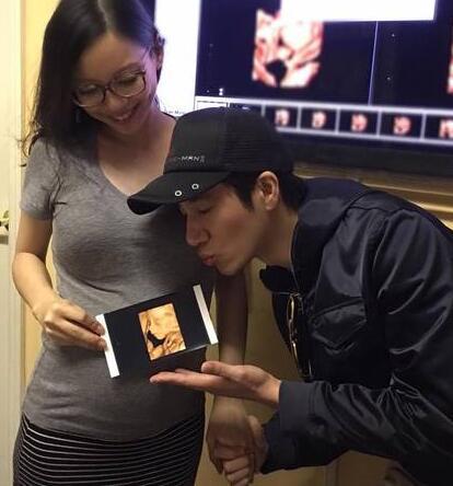 “賢惠”的男星：張杰為謝娜發聲 黃曉明減工陪baby