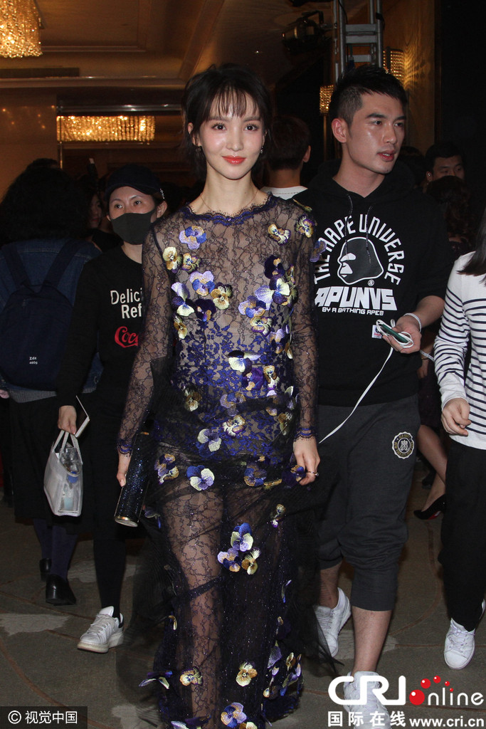 女星透視紗裙迎春：劉亦菲仙氣足 林志玲竹桿腿