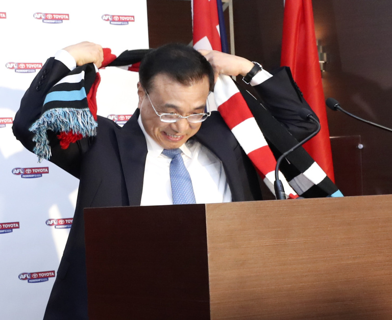 李克強與特恩布爾現場觀看澳式橄欖球比賽