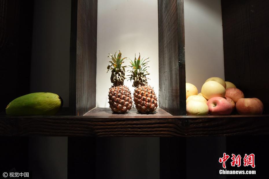 杭州現“奇葩”書店 擺滿果蔬只賣2本書