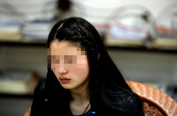 遭丈夫銬被逼網(wǎng)聊半年詐騙數(shù)十萬 丈夫：網(wǎng)友自愿的