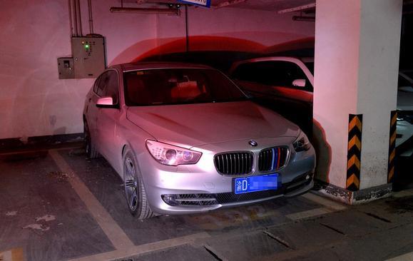 遭丈夫銬被逼網(wǎng)聊半年詐騙數(shù)十萬 丈夫：網(wǎng)友自愿的