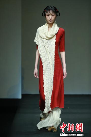 倡導(dǎo)快樂慢生活的“生活在左”秀首次亮相中國國際時(shí)裝周