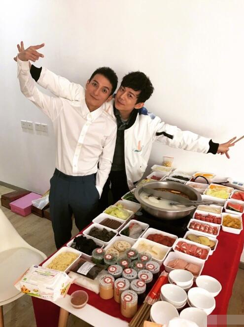 李維嘉曬工作餐心情好 這工作餐也是逆天啦！