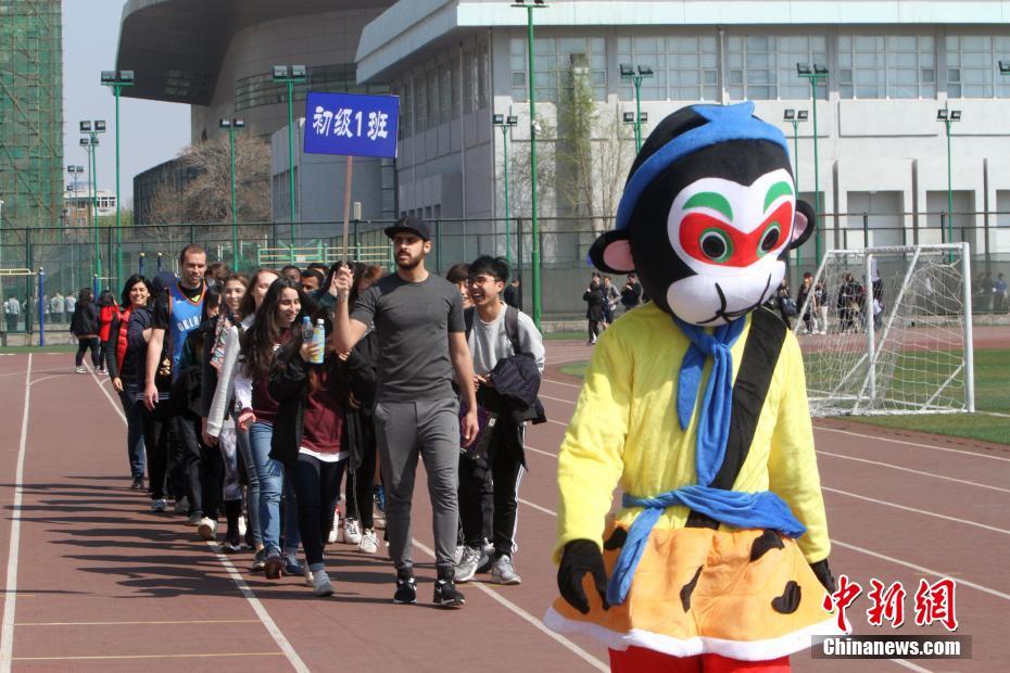 南開大學(xué)600留學(xué)生體驗(yàn)“別樣”運(yùn)動(dòng)會(huì)