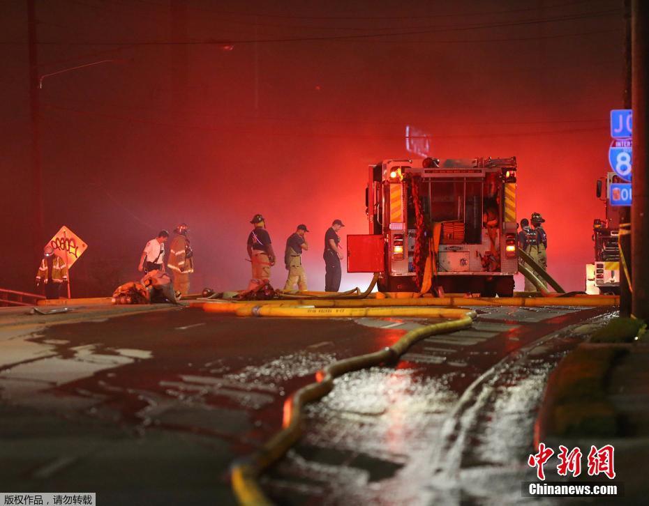 美國(guó)洲際公路立交橋發(fā)生大火坍塌