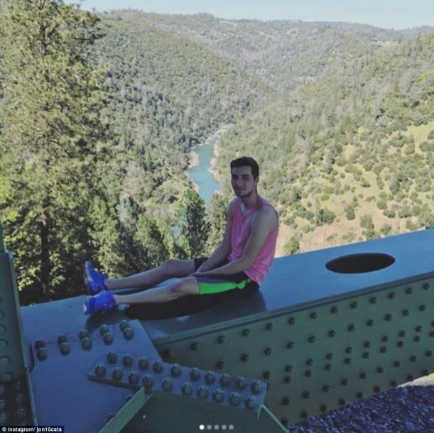 瘋狂的網(wǎng)癮患者：美國女子為“獲贊”自拍墜橋