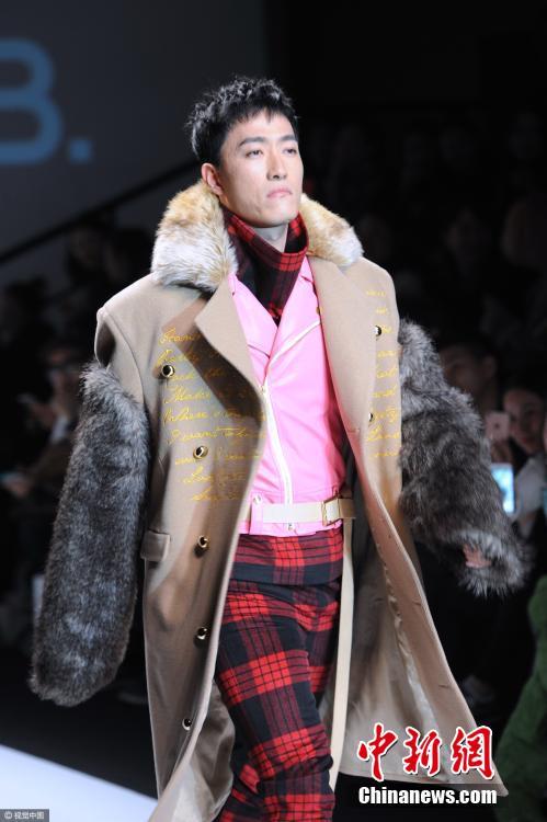 巨星范！劉翔為古巨基站臺 變男模走T臺