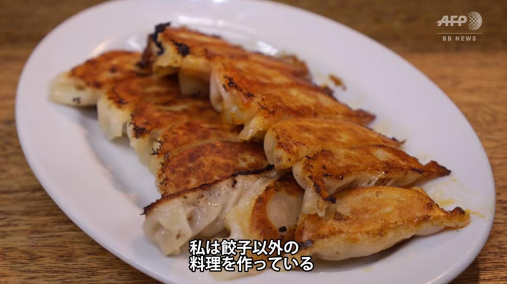 82歲奶奶蹦迪打碟 70歲開始學習打碟實現童年夢想