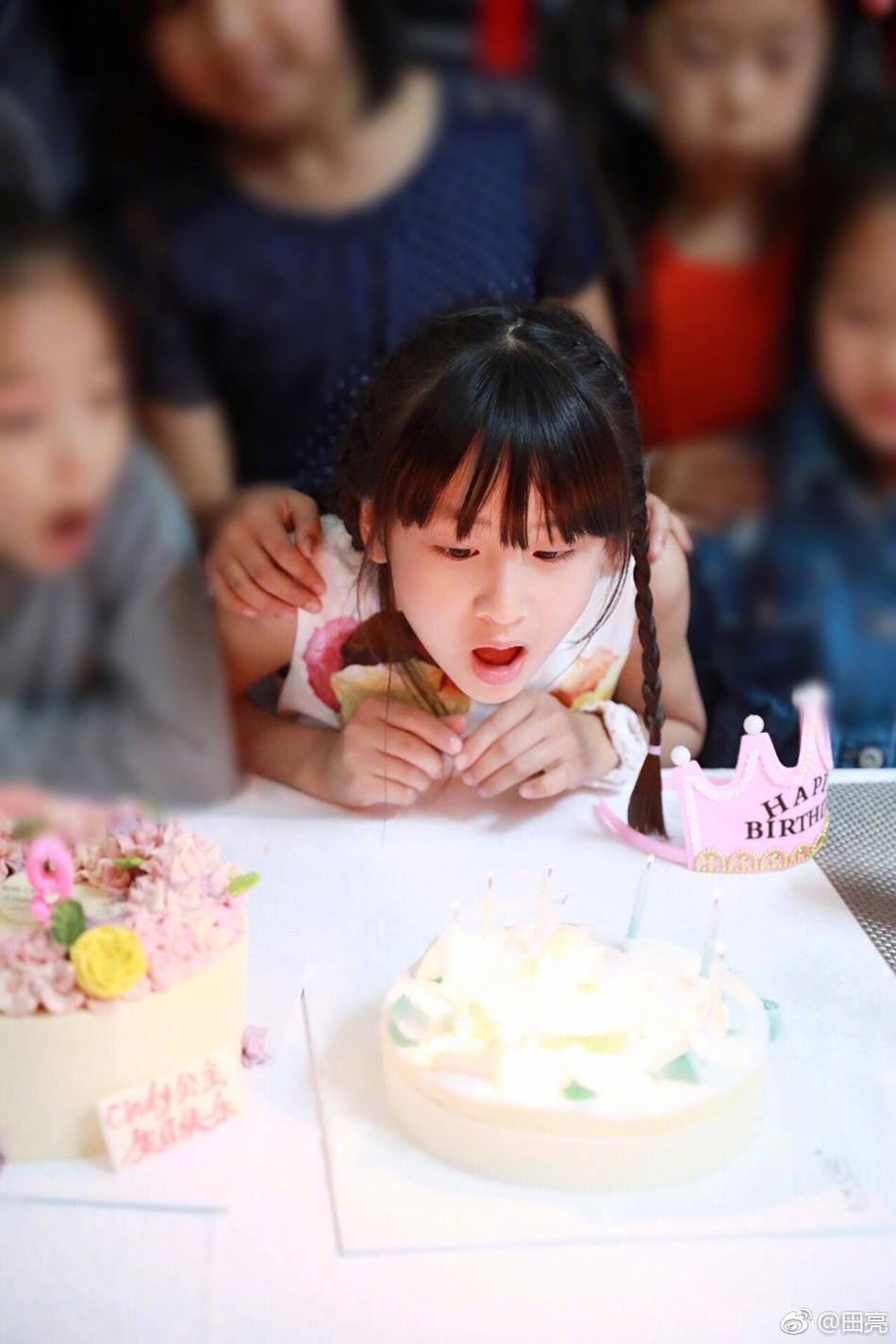 田亮微博曬女兒慶生照片 氧氣少女“森碟”九歲啦！