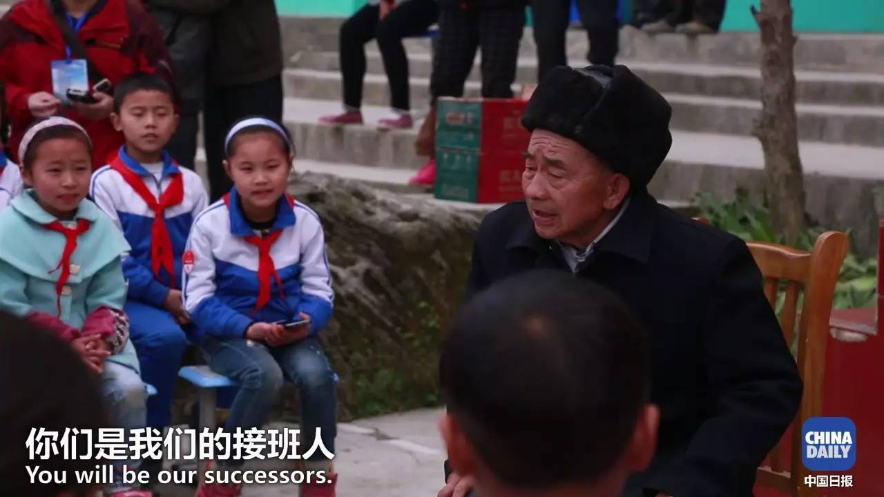 解碼中國丨這位當代“愚公”在懸崖峭壁上鑿出7千米水渠，現實比神話傳說更震撼！