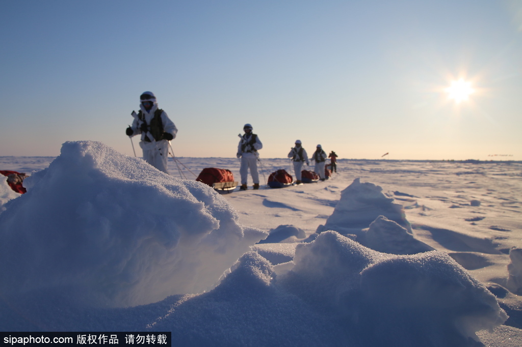 俄探險(xiǎn)隊(duì)結(jié)束北極探險(xiǎn)之旅 科考任務(wù)完成