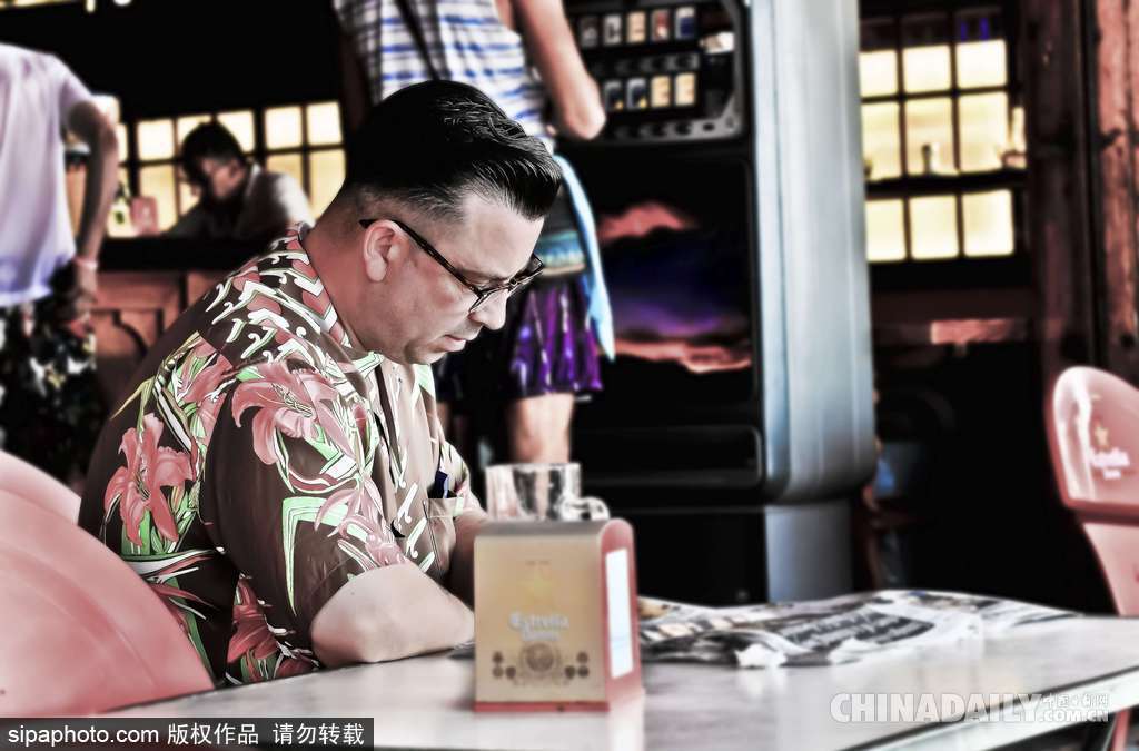 歡迎來到六十年代的歐洲 西班牙小鎮(zhèn)舉辦復古大派對