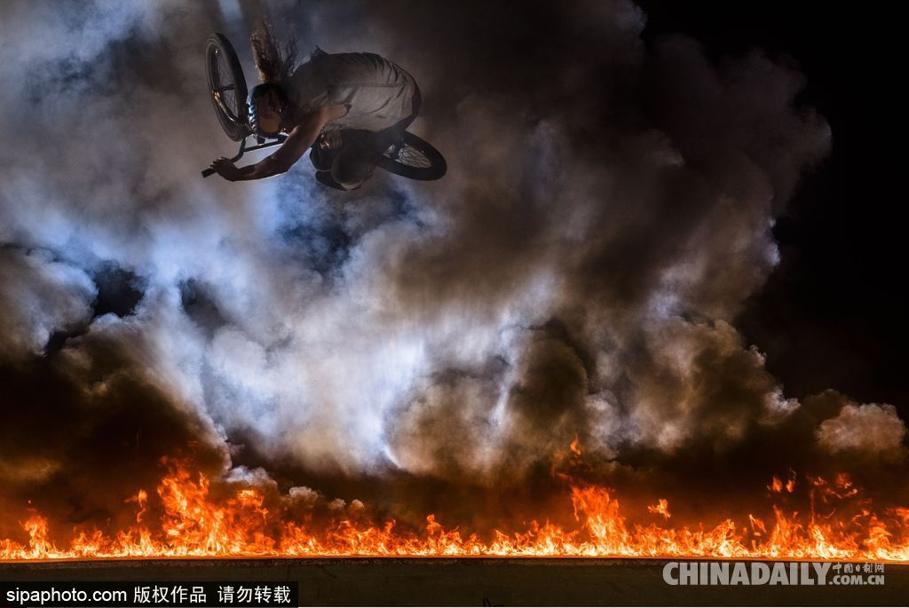 原來可以這么玩！盤點全球各地運動牛人挑戰極限的高能瞬間