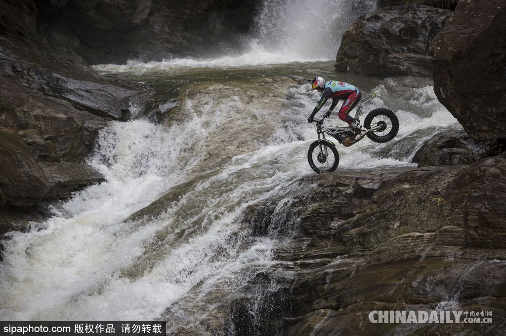 原來可以這么玩！盤點(diǎn)全球各地運(yùn)動牛人挑戰(zhàn)極限的高能瞬間